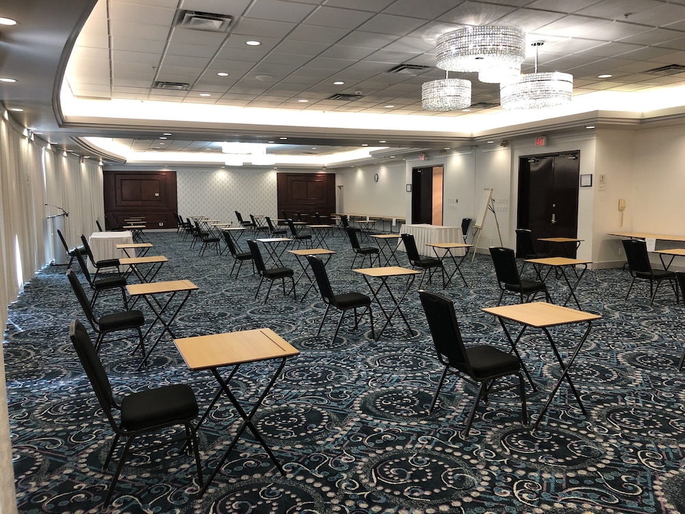 Executive Suites Hotel and Conference Centre Metro Vancouver 51/57