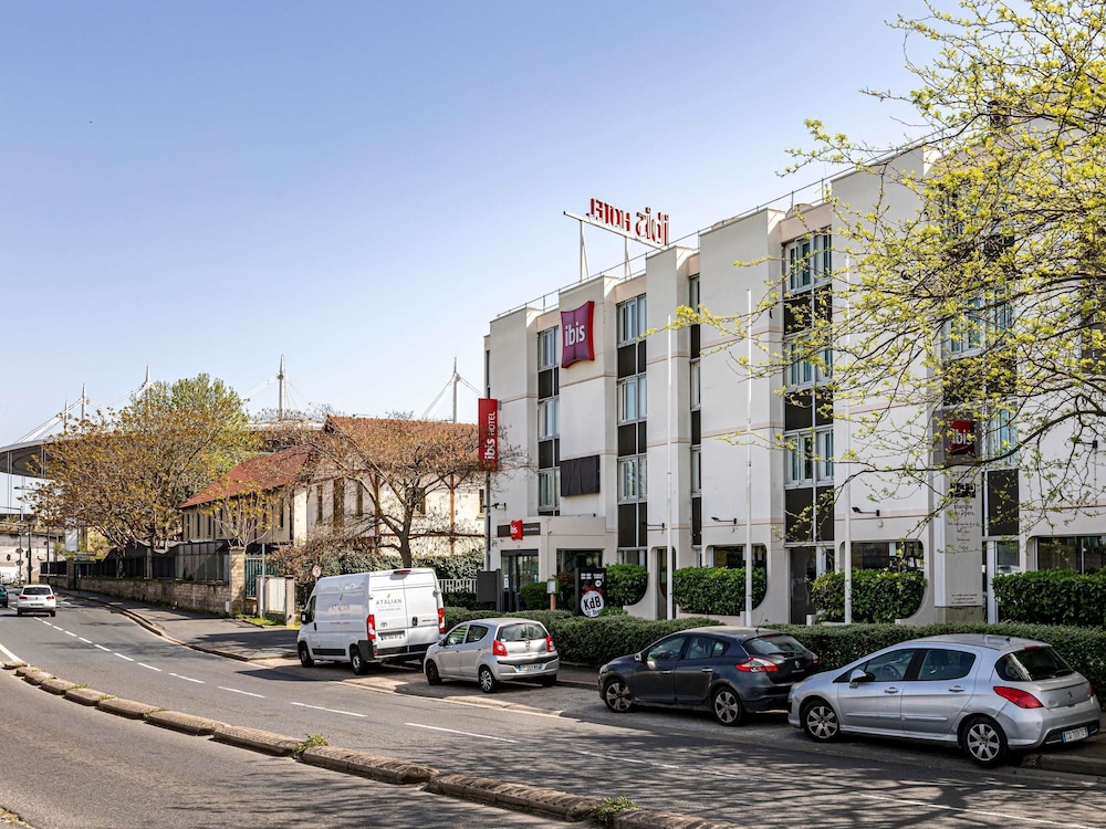 Ibis Saint-Denis Stade Ouest 65/71