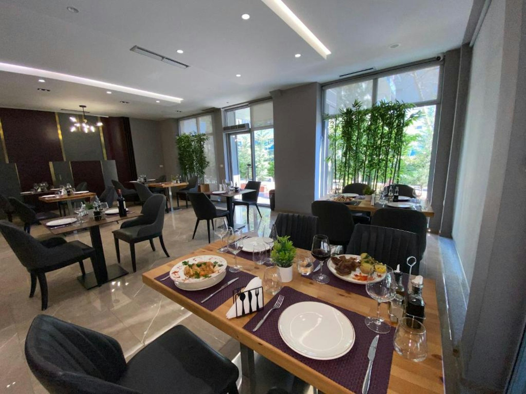 Doanesia Premium Hotel and Spa 43/45