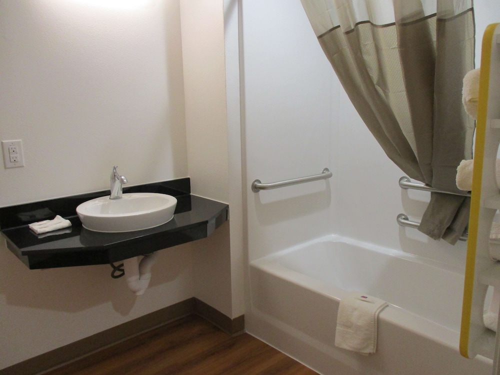 Motel6 Fort Worth, TX - North - Saginaw 36/40