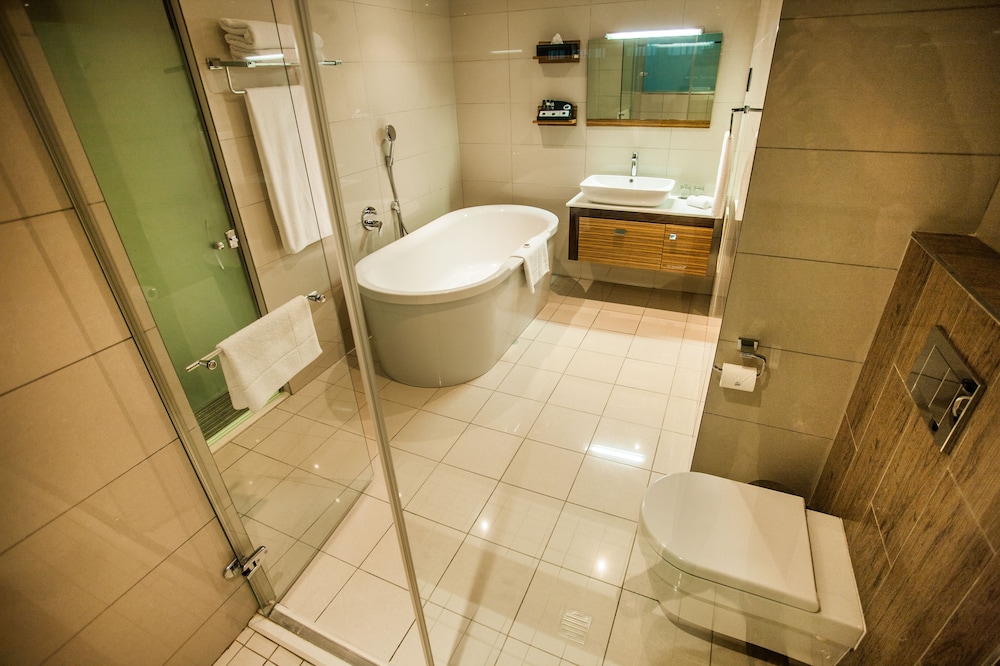 غرفة ديلوكس بسريرين منفصلين بإطلالة جزئية على البحر، Coastlands Umhlanga Hotel 4/5