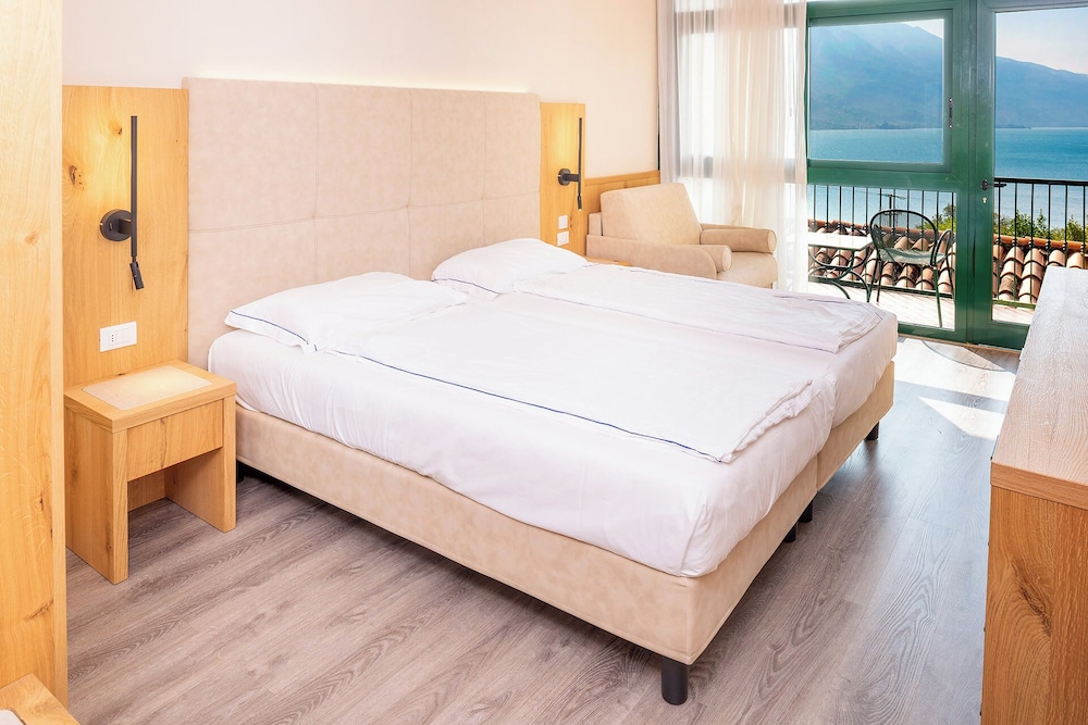 SUPERIOR, DOUBLE BED