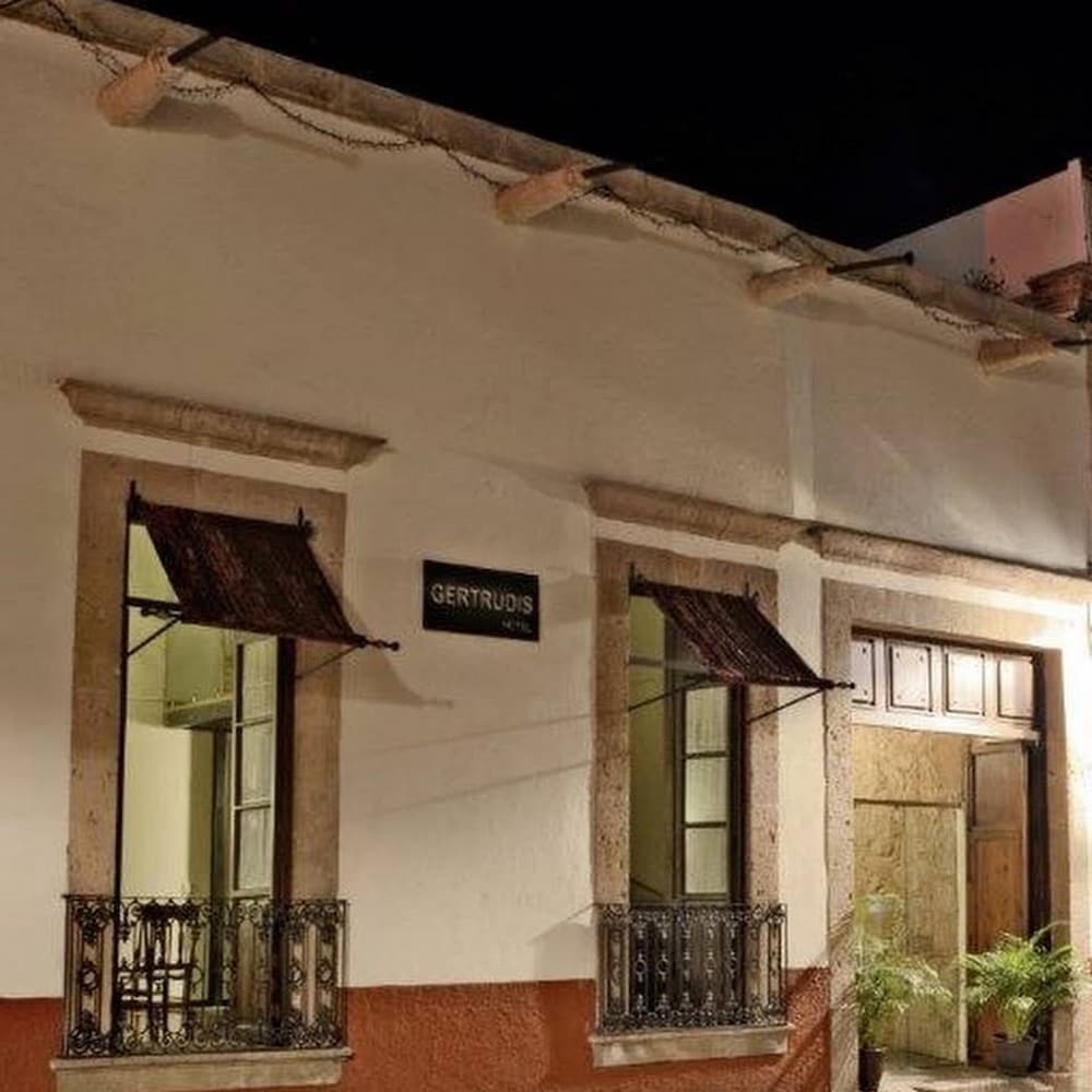 Gertrudis Hotel 5/45