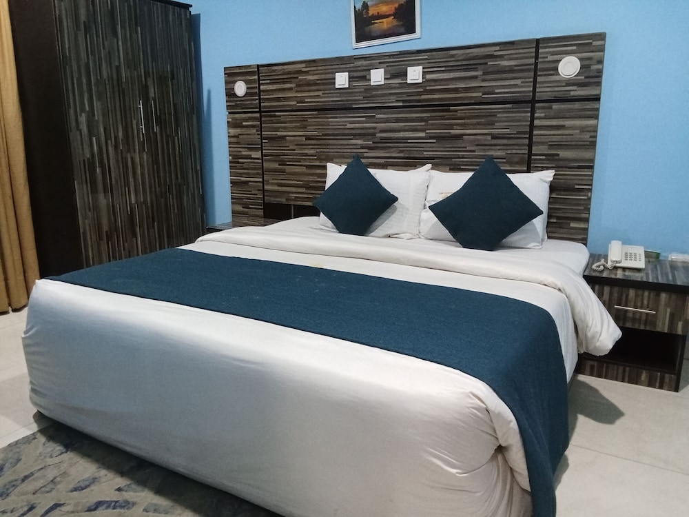 Degok Hotel 7/50
