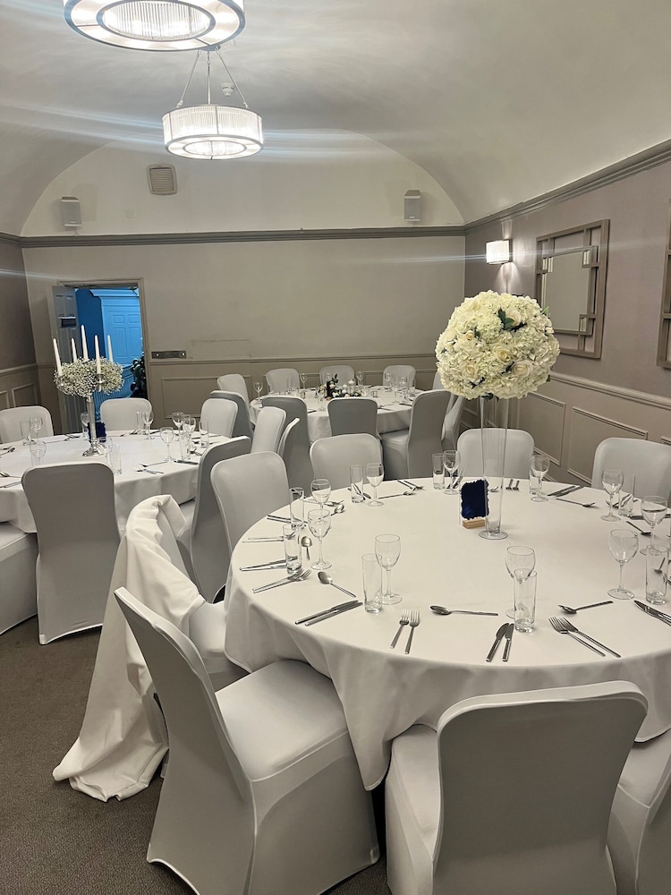 Saracens Head Hotel 40/50