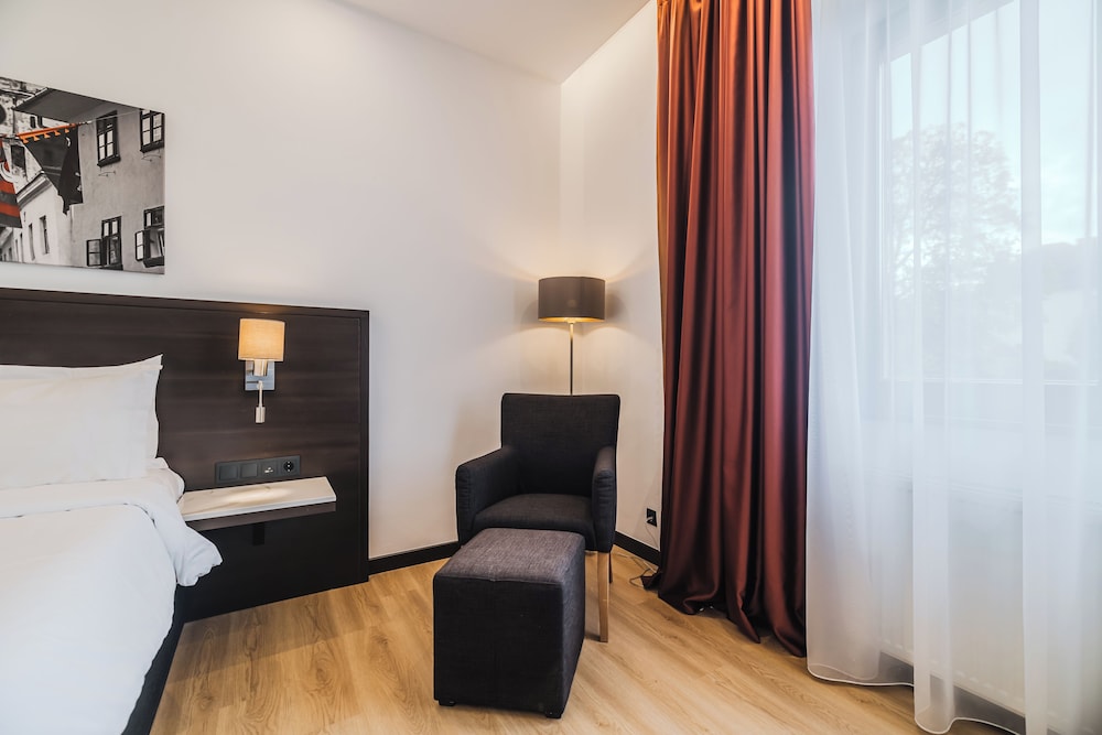 Hotel Republique 33/45