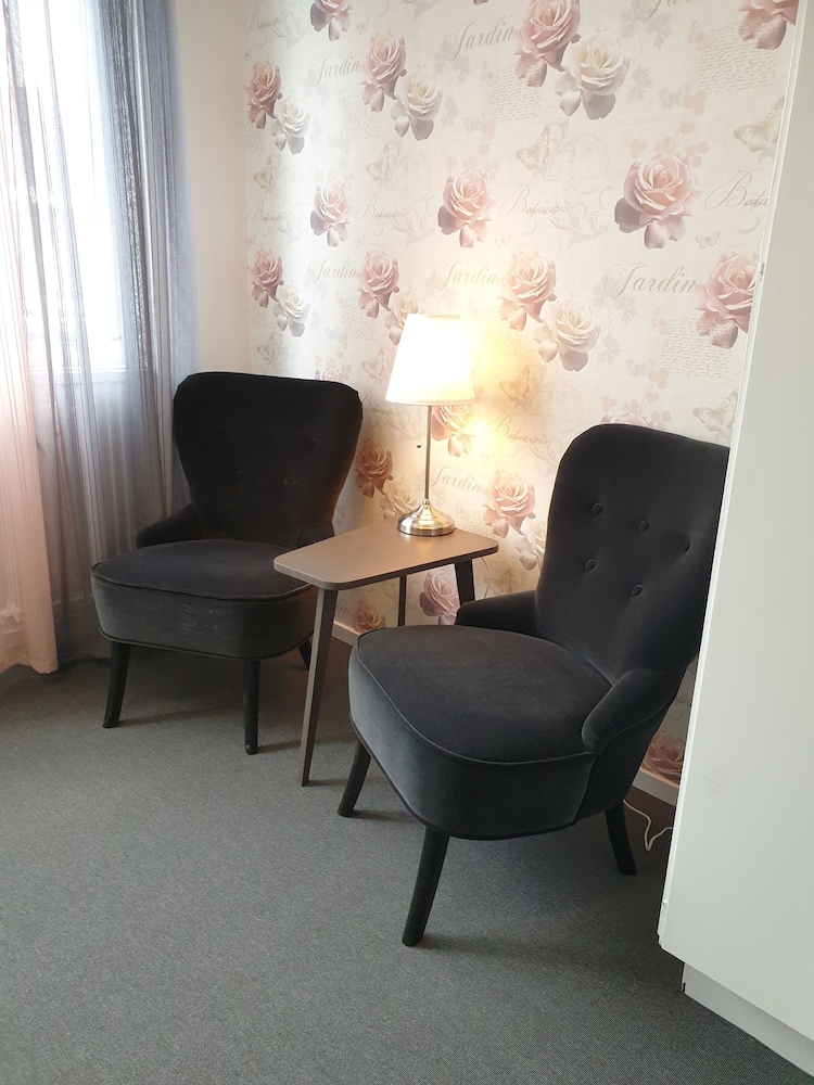 Smålandsstenar Hotell 24/37