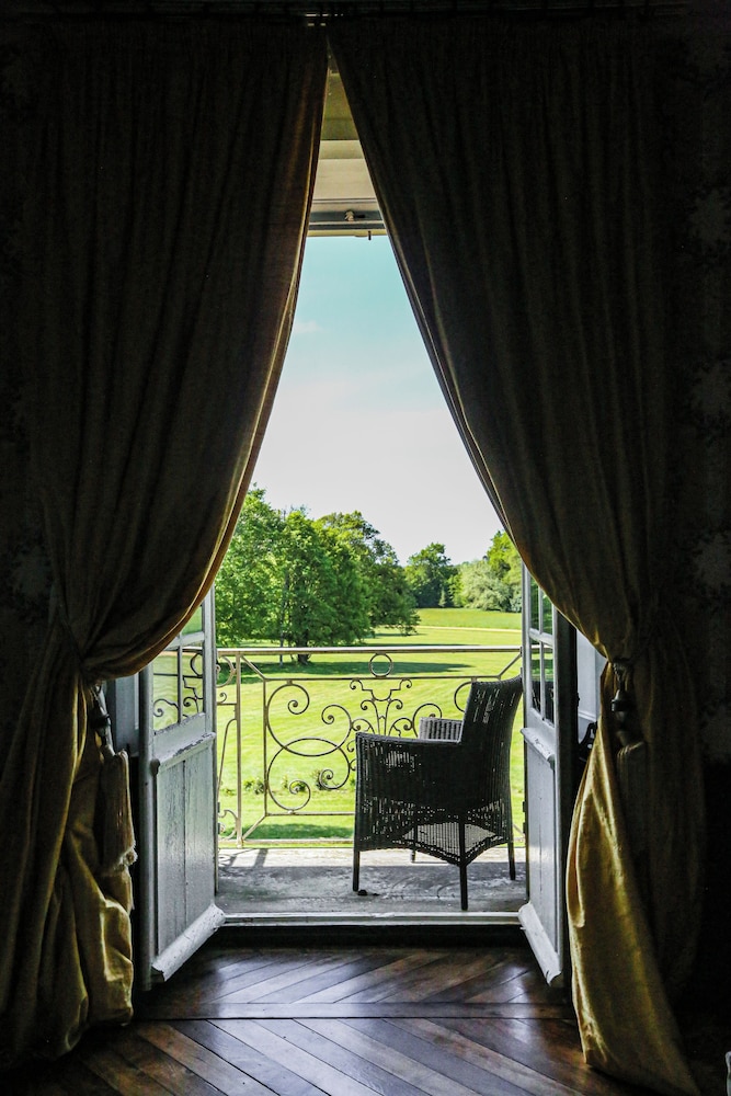 CHATEAU DE BRIOTTIERES 27/48