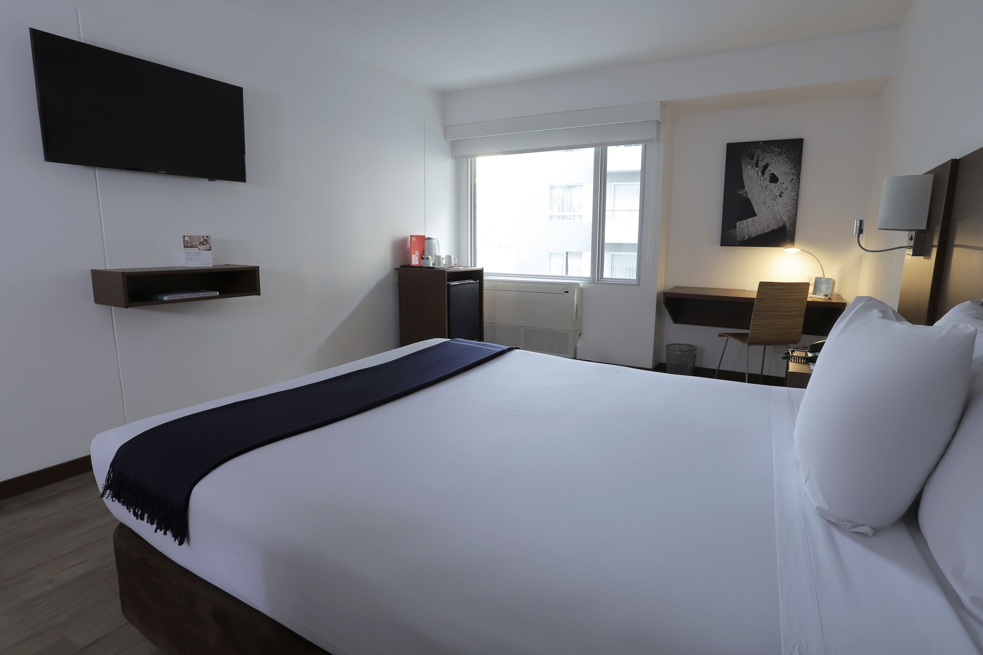 SUPERIOR, QUEEN BED, ACCESSIBLE