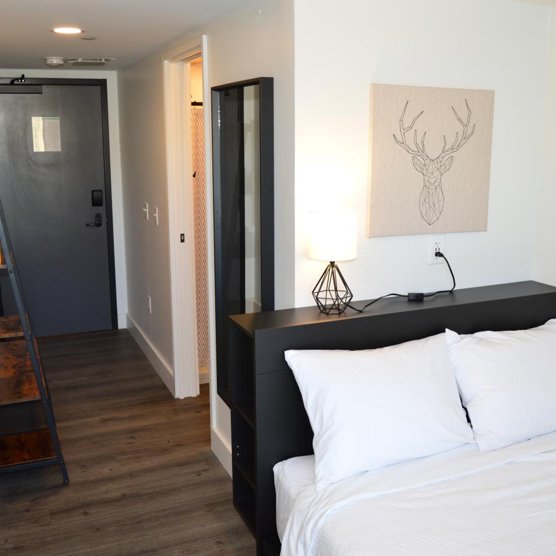 The Block Hotel & Commons 12/50
