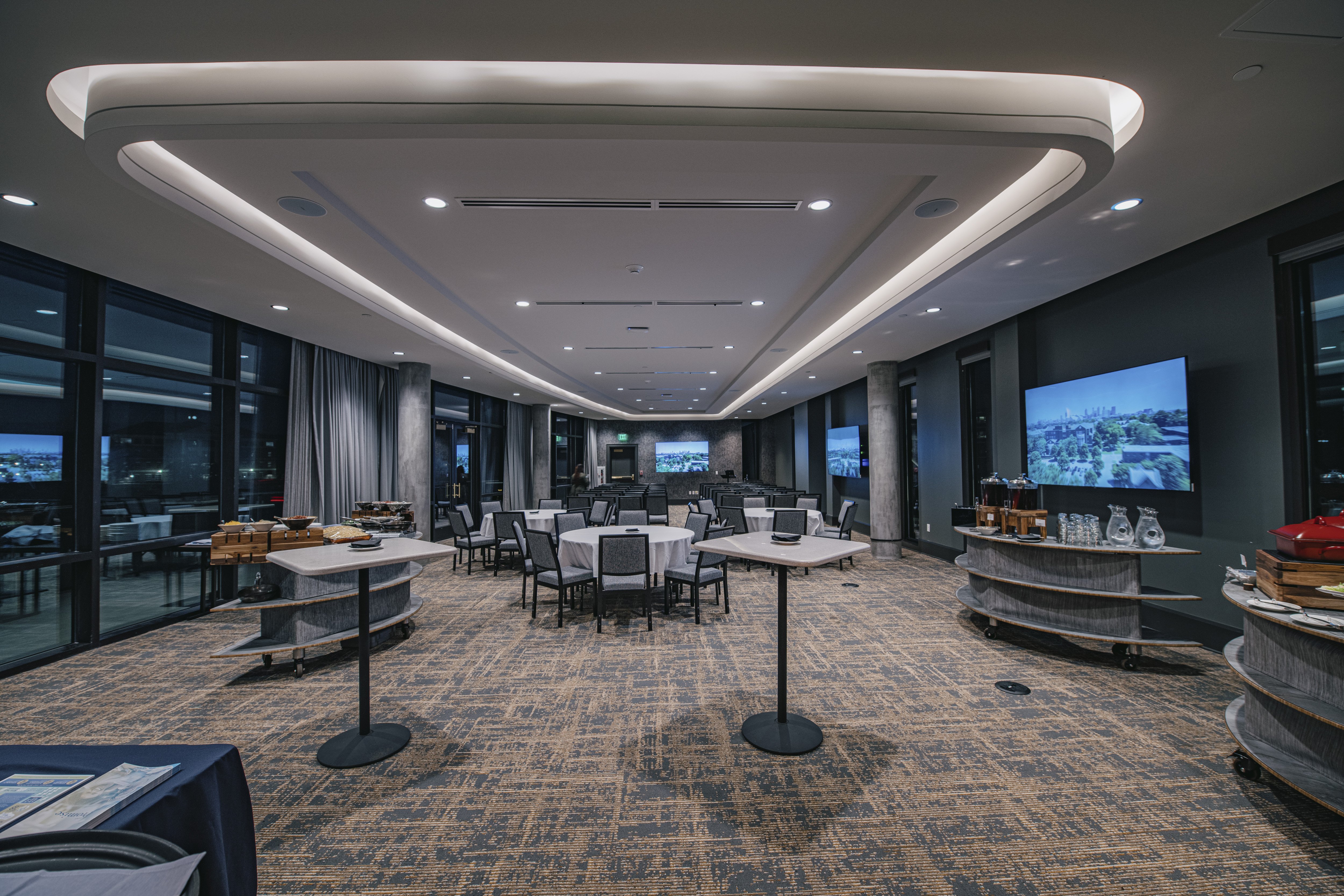 Hotel Indigo Columbus At Riverfront Place 65/68