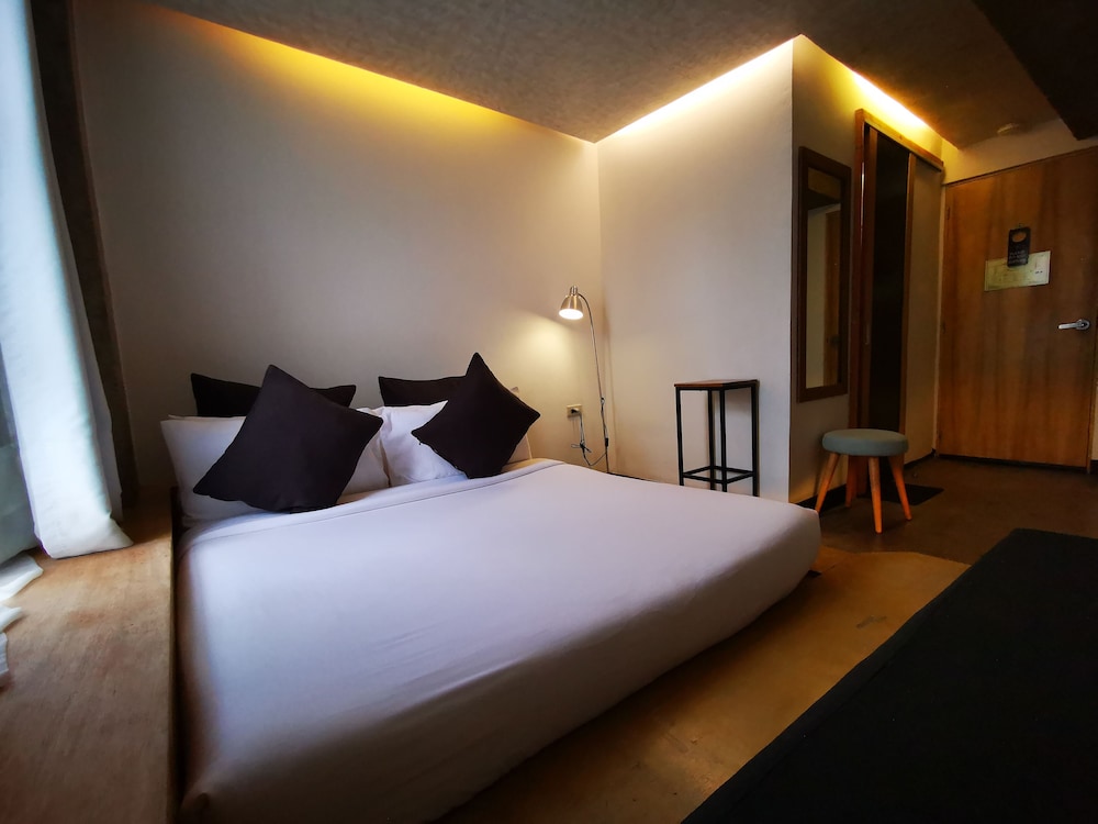 Urban Boutique Hotel 12/40