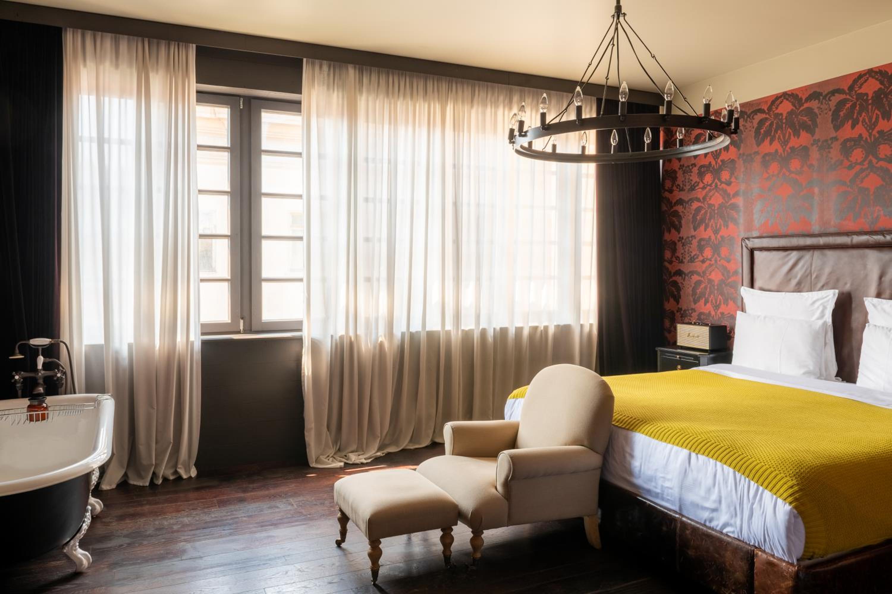 Signature, Street, King Bed