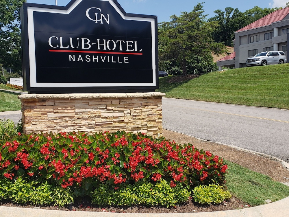 Club Hotel Nashville Inn Suites 8/67