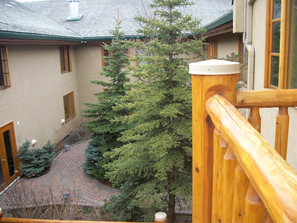 Brewster Mountain Lodge 40/65