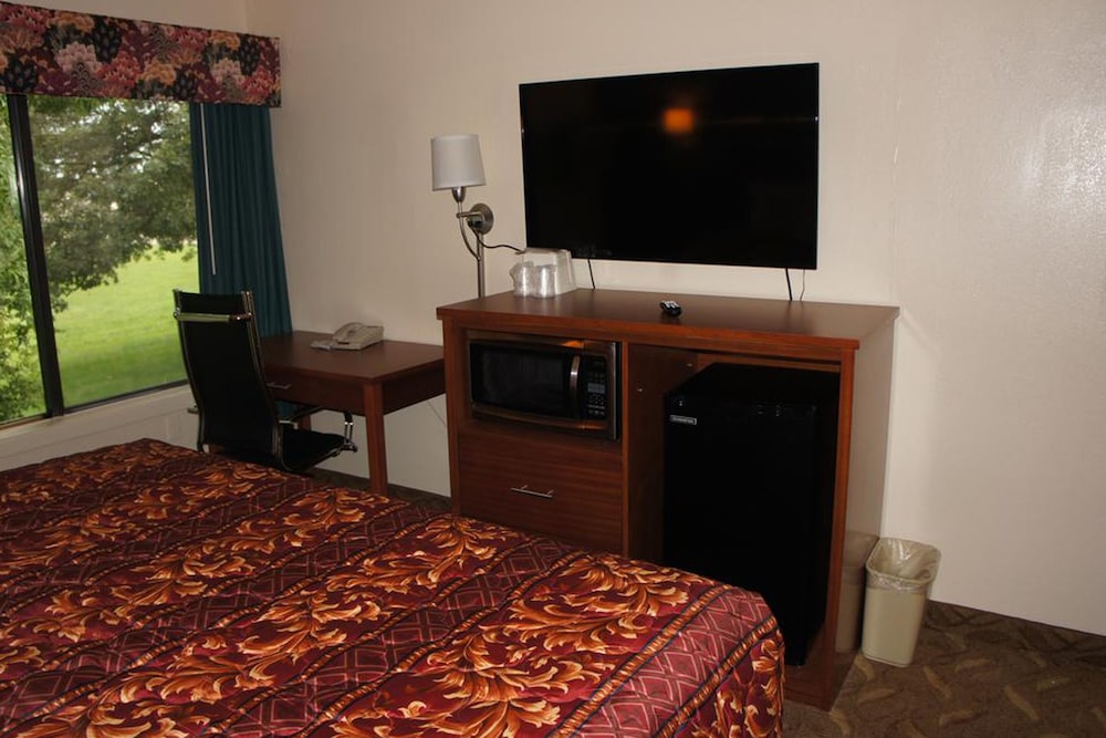 Ember Inn Suites 2/10