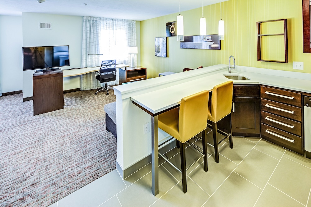 RESIDENCE INN AKRON SOUTH/GREEN 7/52