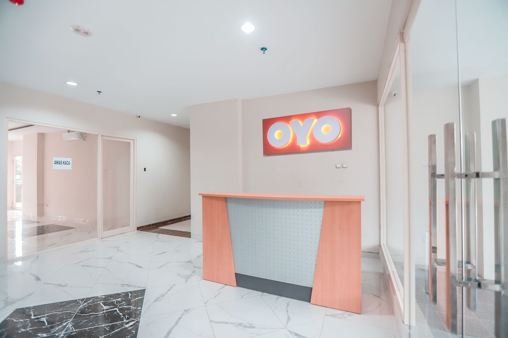 OYO 498 Green Lake View Ciputat 25/65