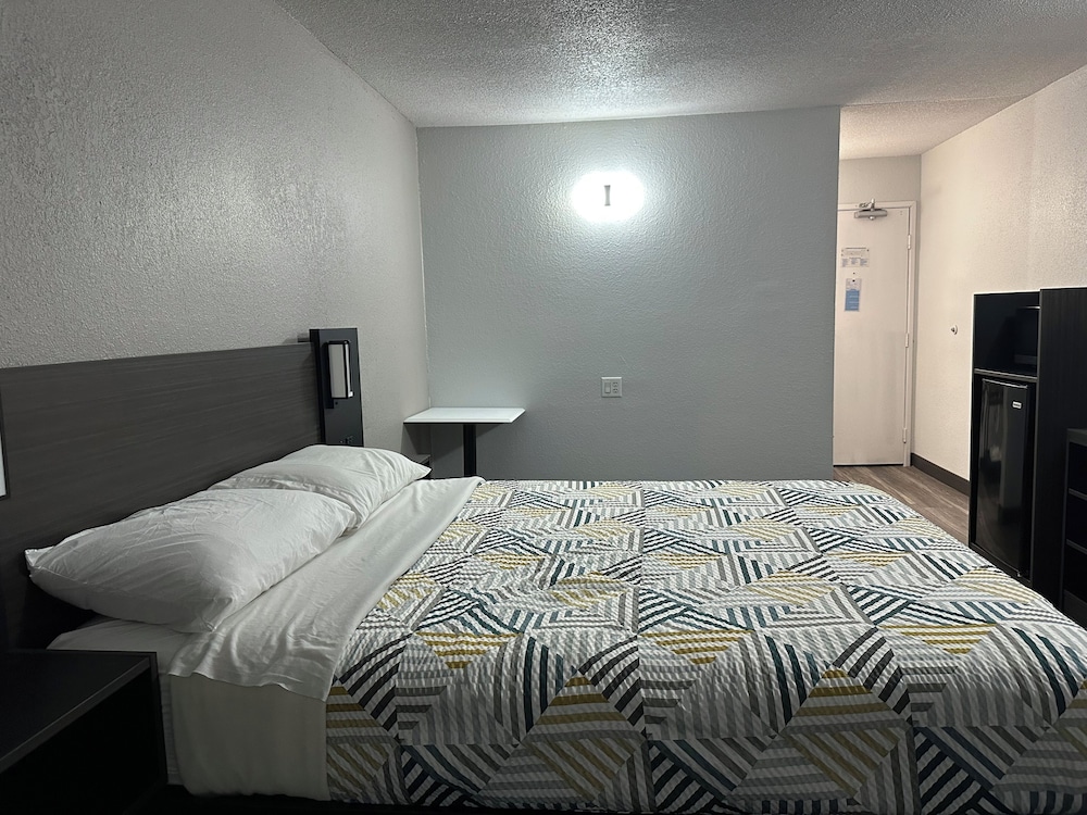 Motel6 Omaha, NE 32/55