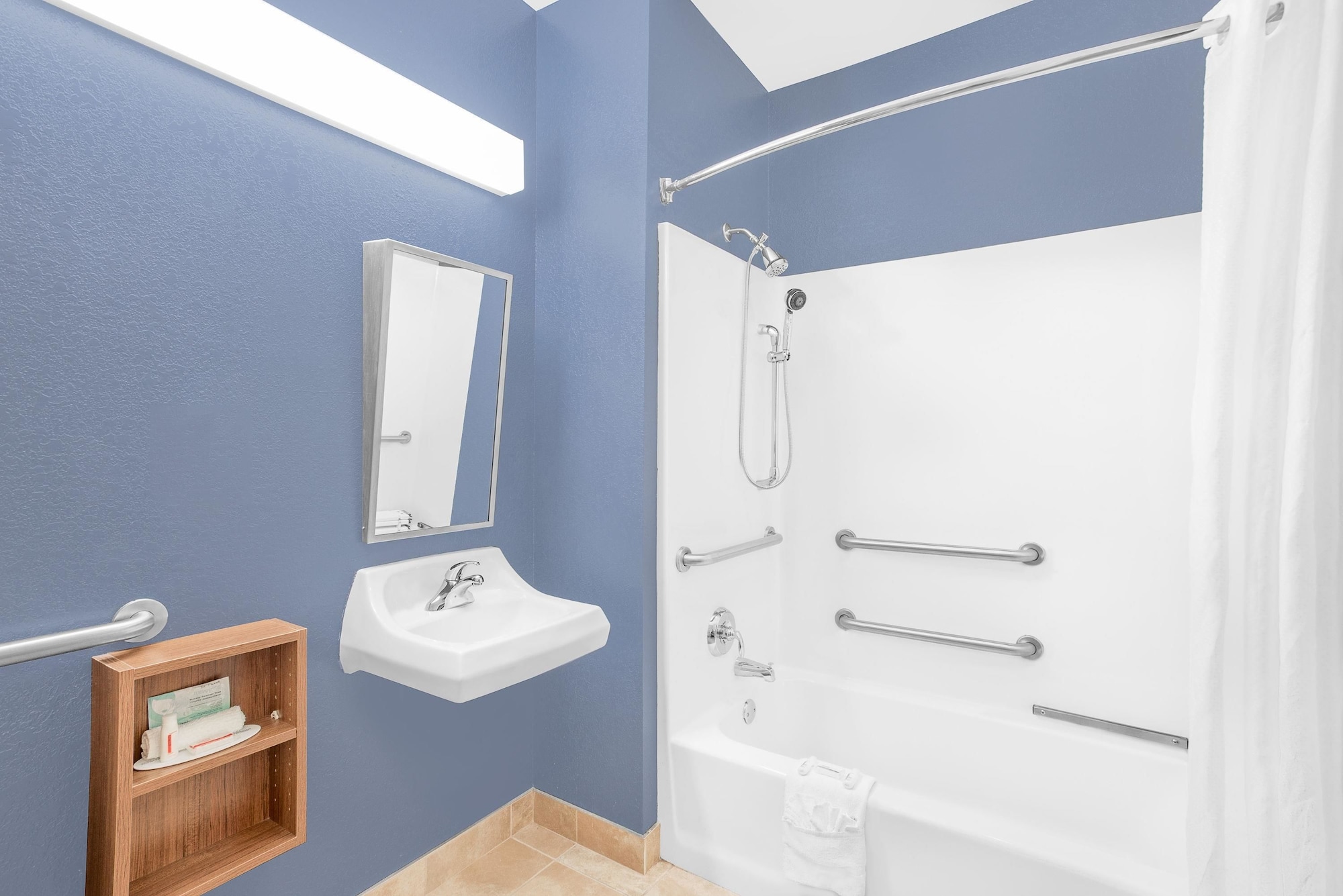 غرفة بسريرين كوين لذوي الإعاقة، Microtel Inn & Suites By Wyndham Chili /Rochester Airport 3/3
