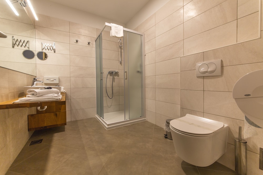 HOTEL MANORA 20/76