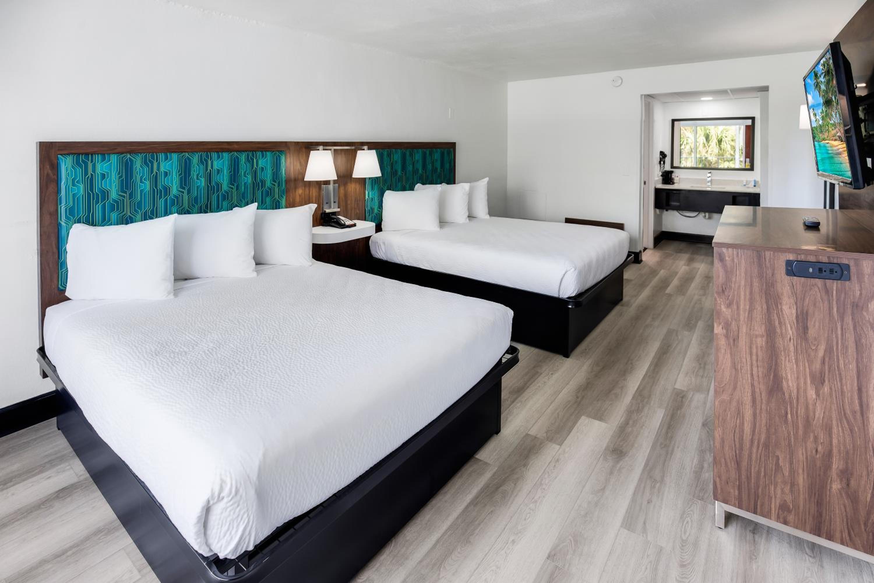 Room, 2 Queen Beds, Partial Ocean View, Side View, Blu Atlantic Oceanfront Hotel Suites 2/7