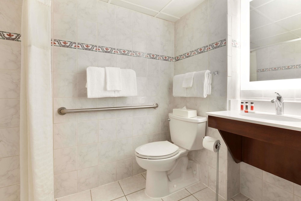 Howard Johnson Plaza Hotel By Wyndham Ocean City Oceanfront 11/31
