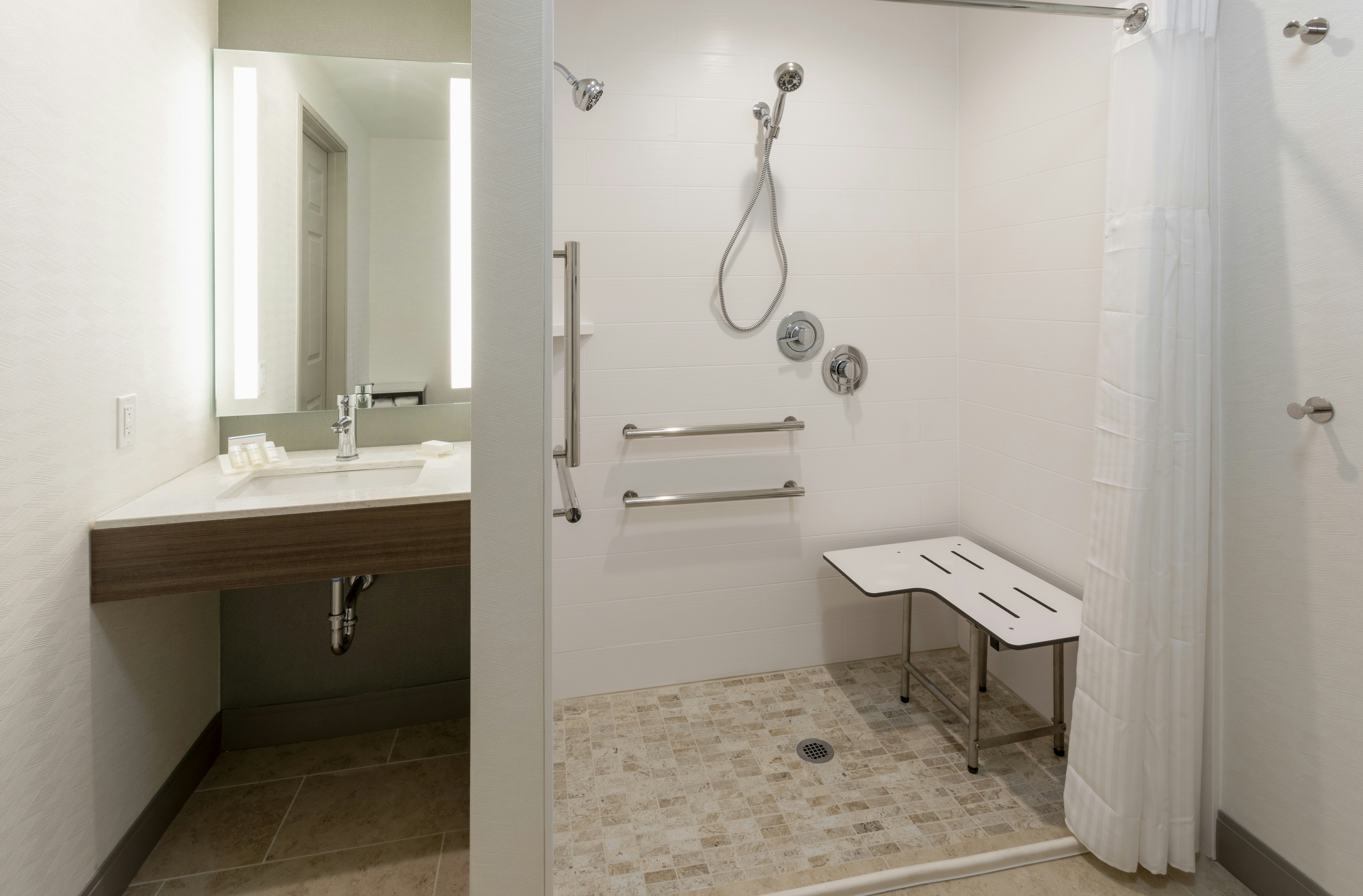 ROOM, 2 QUEEN BEDS, ACCESSIBLE