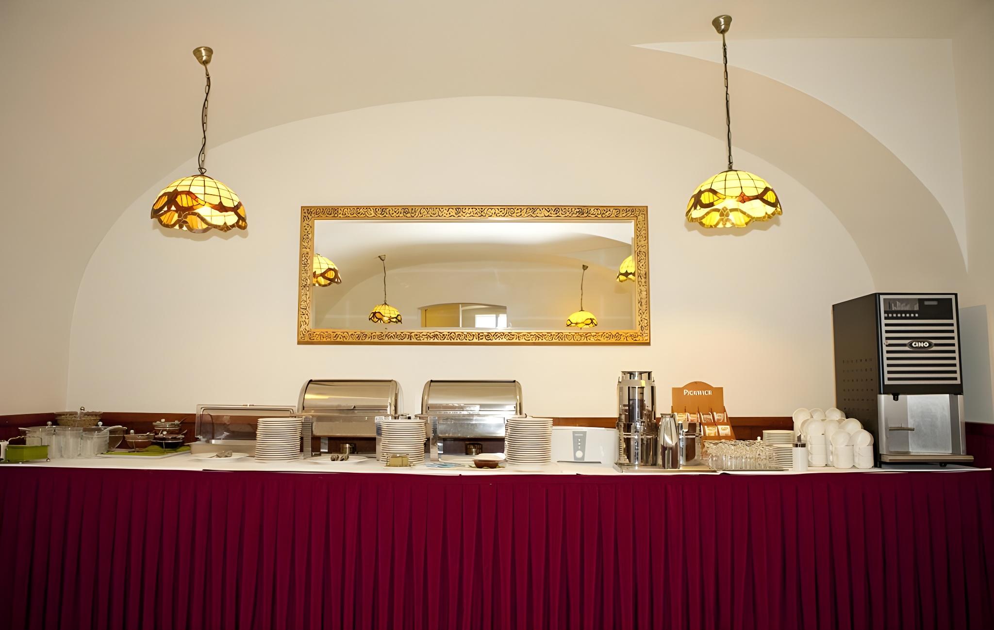 Astoria Hotel and Restaurant 11/41