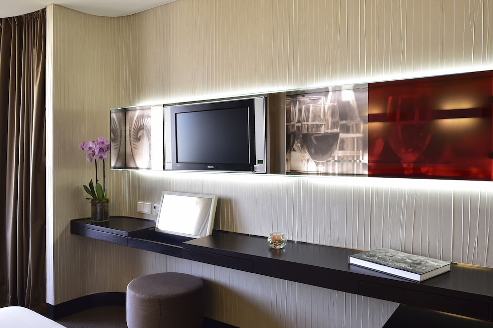 Porto Palacio Hotel By The Editory 7/79