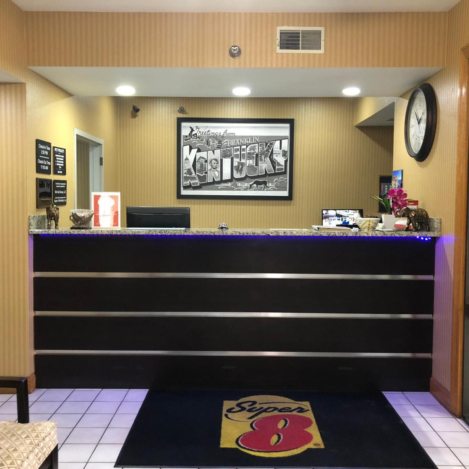 Super 8 by Wyndham Franklin Hwy 31 1/36
