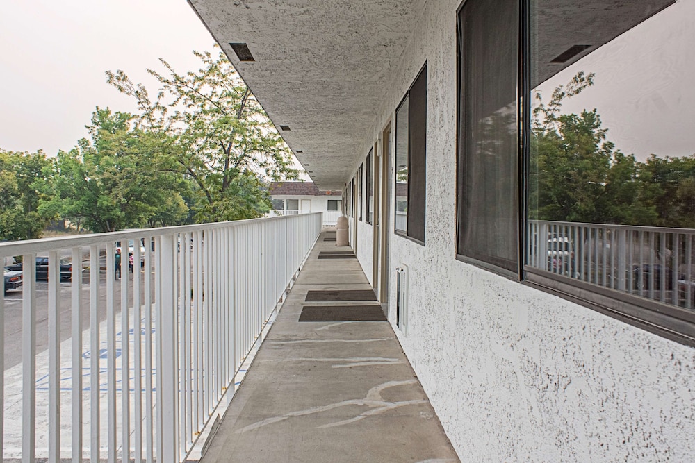 Motel6 Kalispell, MT 60/67