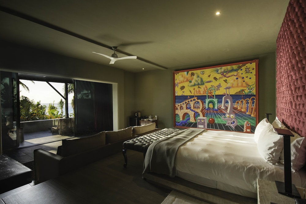 MASTER, SUITE, BEACH FRONT