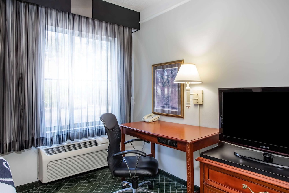 La Quinta Inn & Suites by Wyndham Melbourne Viera 48/56