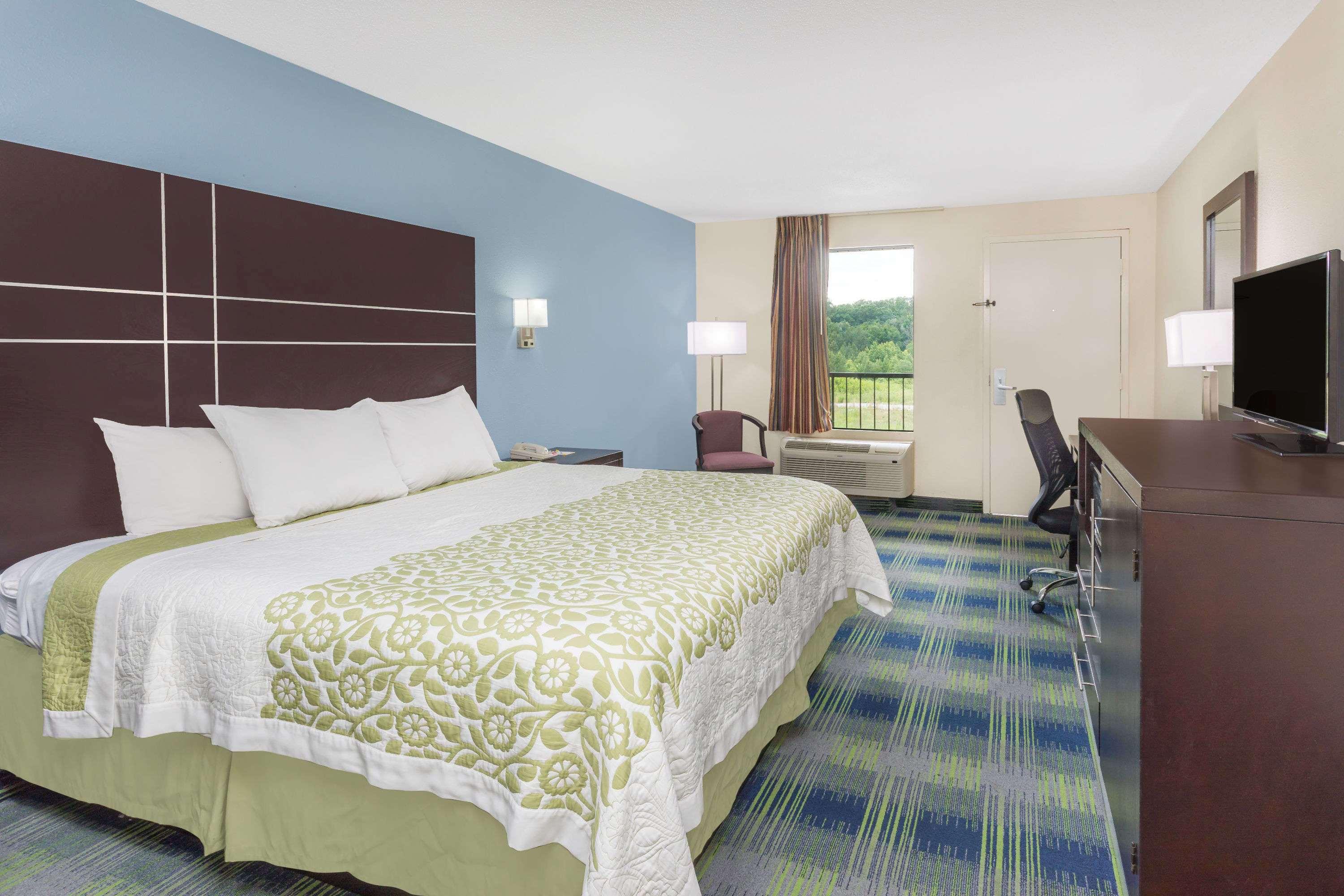 Room at Days Inn by Wyndham Newberry, NEWBERRY - SC