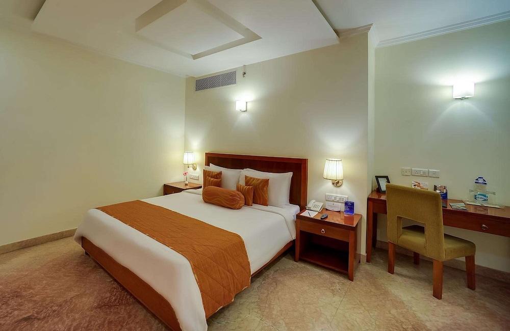 ROYAL SAROVAR PORTICO 9/35