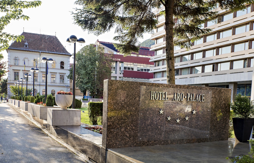 Aro Palace 37/50