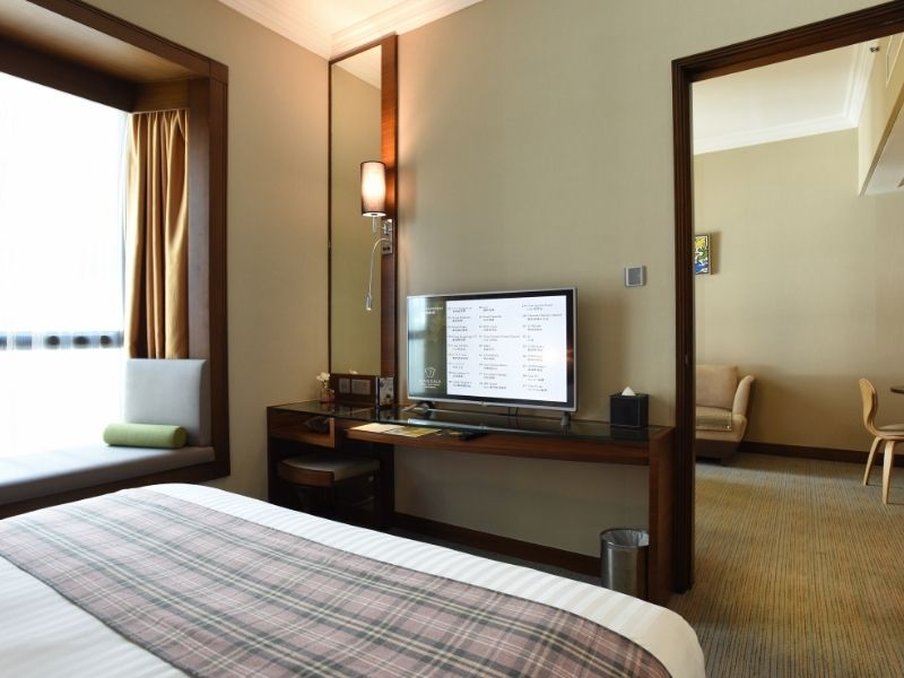 Rosedale Hotel Hong Kong 12/35