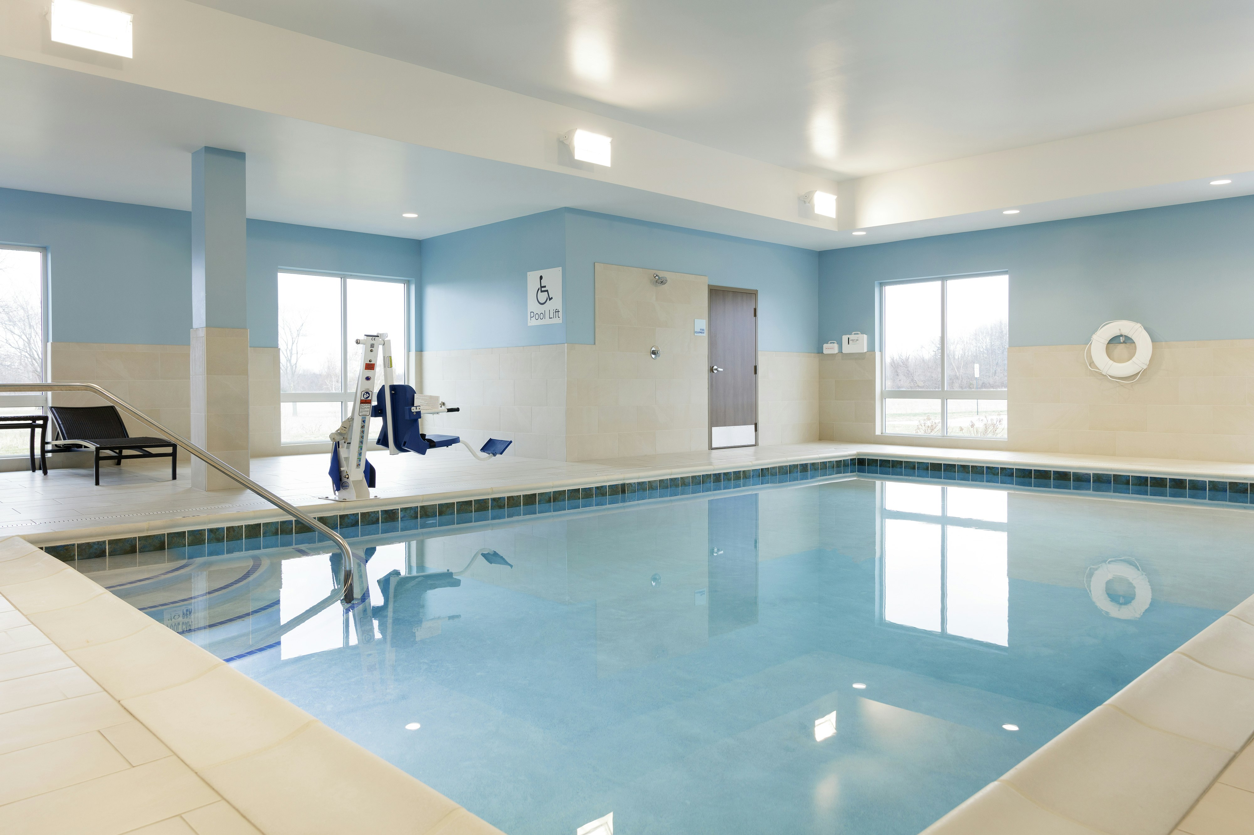 Holiday Inn Express Layton 25/46