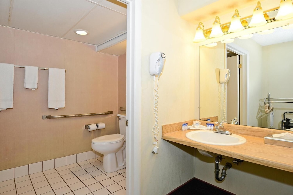 Twin City Inn & Suites Benton Harbor - St. Joseph 45/47