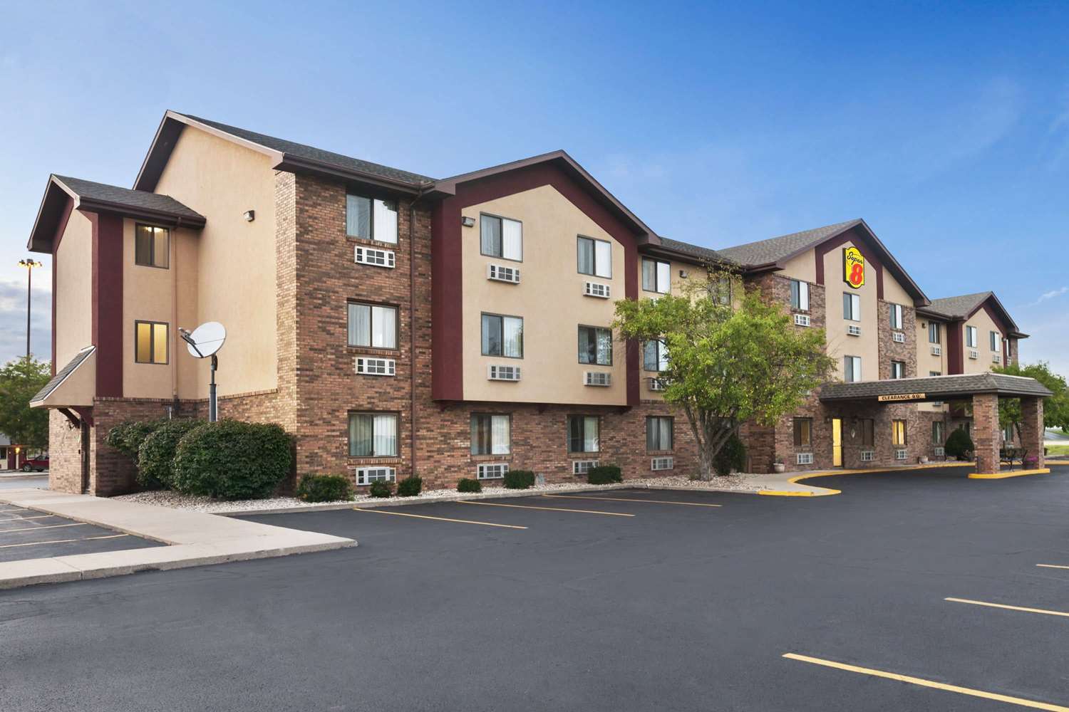 Super 8 By Wyndham Peoria 26/31