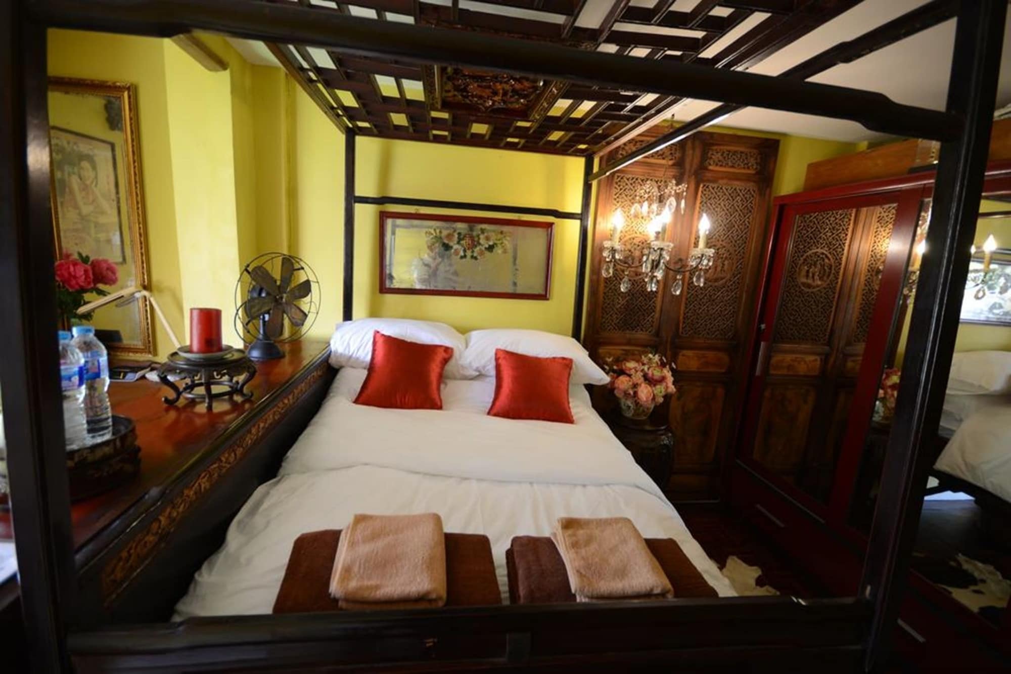 DELUXE, DOUBLE BED