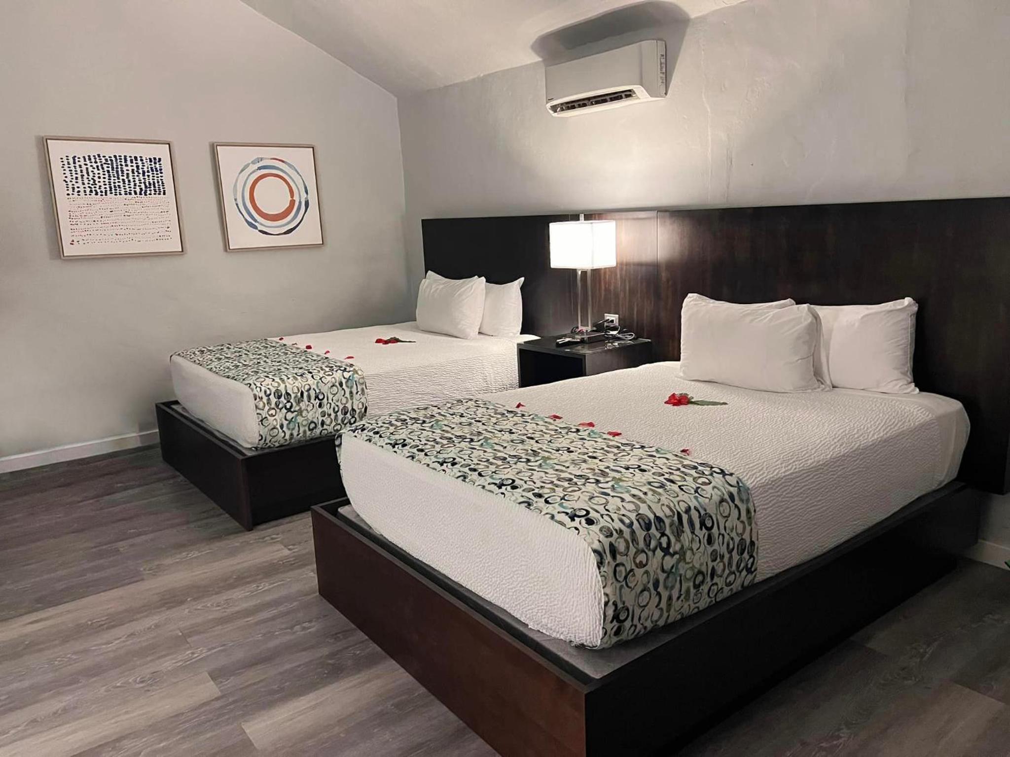 Suite, King Bed, 2 Queen Beds, Water View