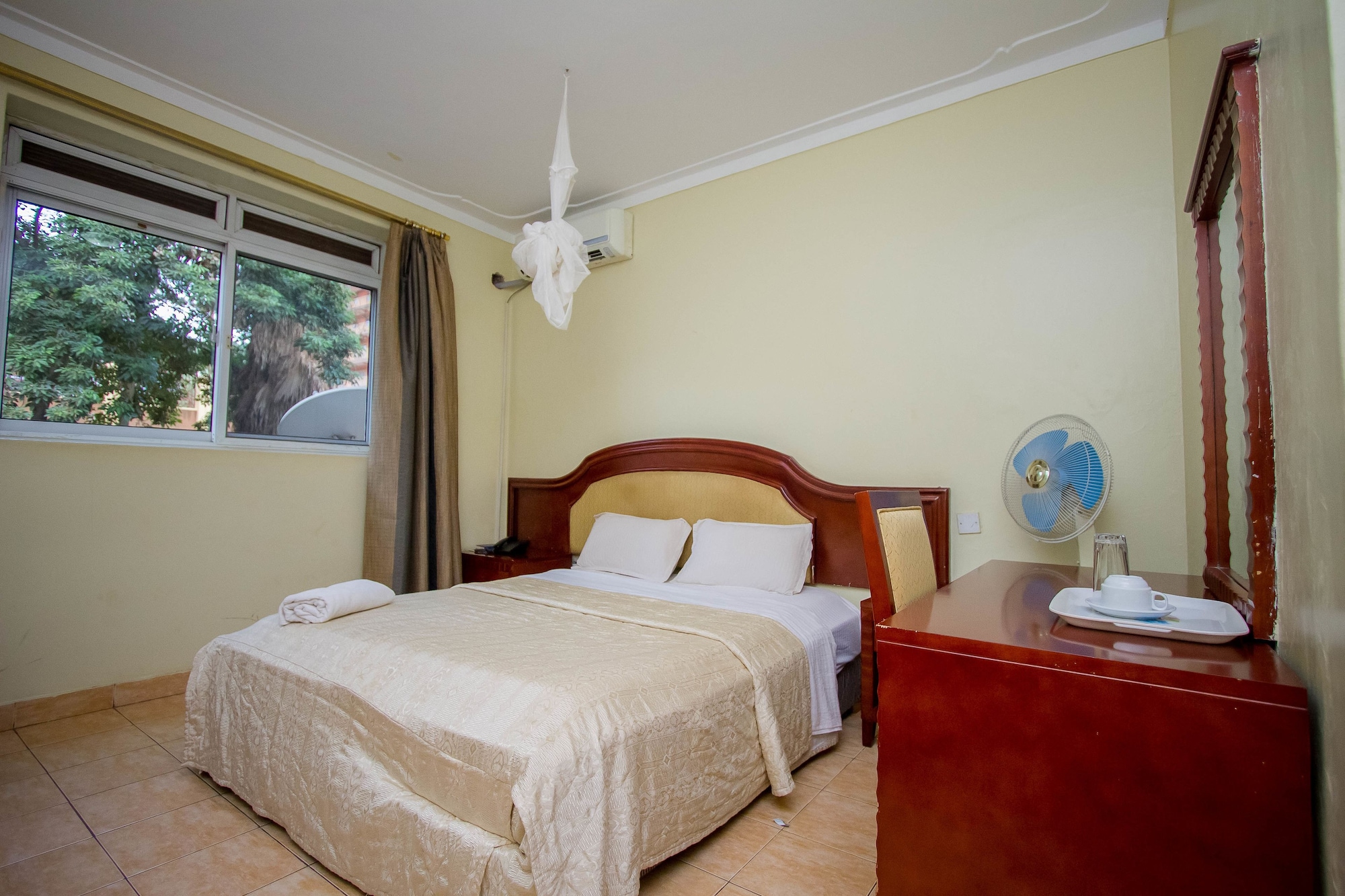 DELUXE, TWIN BEDS