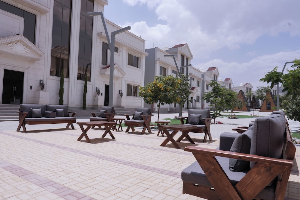 Midtown Majestic Garden Resort 52/59