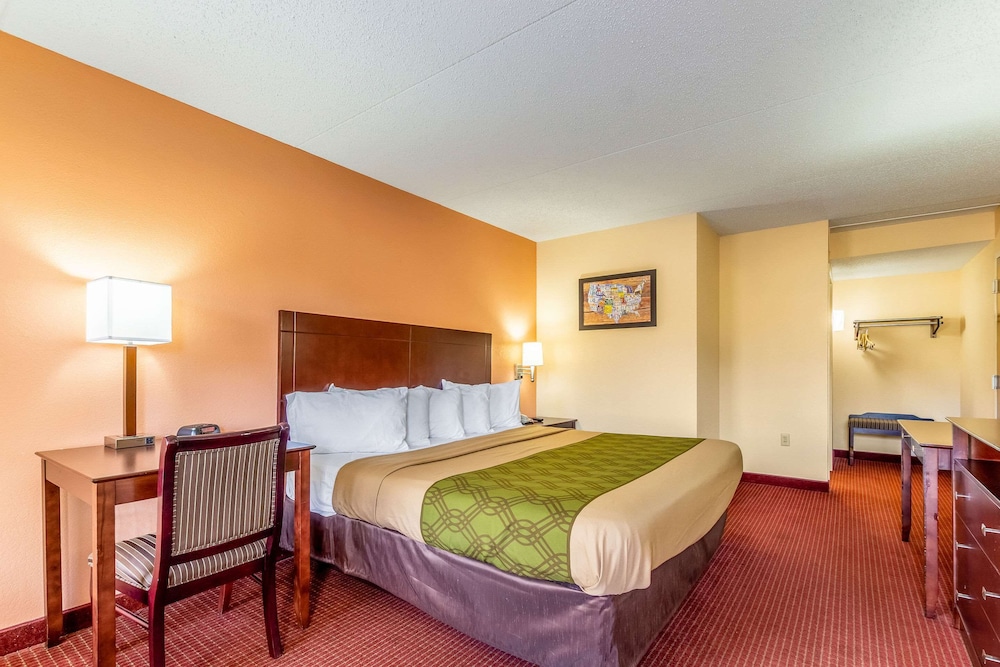 Econo Lodge Rocky Top, TN 6/27
