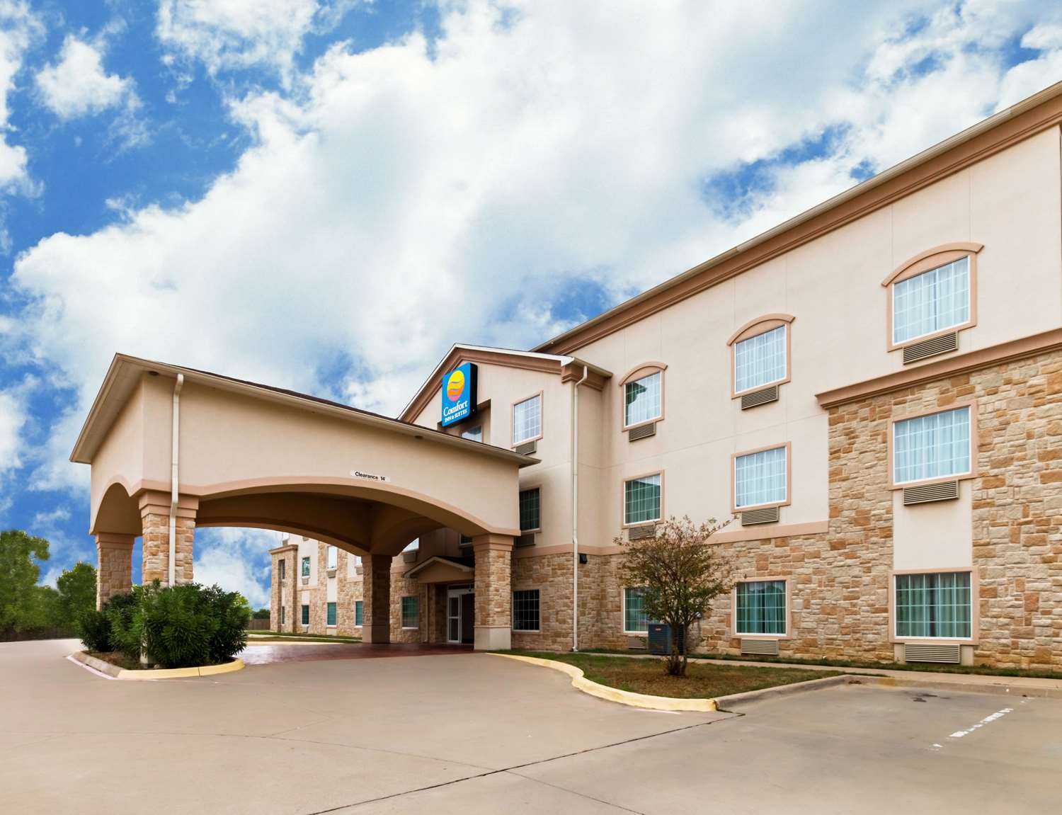 Baymont Inn & Suites by Wyndham Glen Rose 44/46