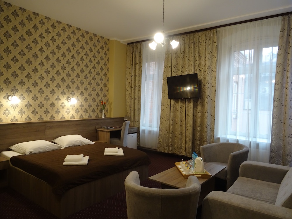 Maksymilian Hotel 53/70