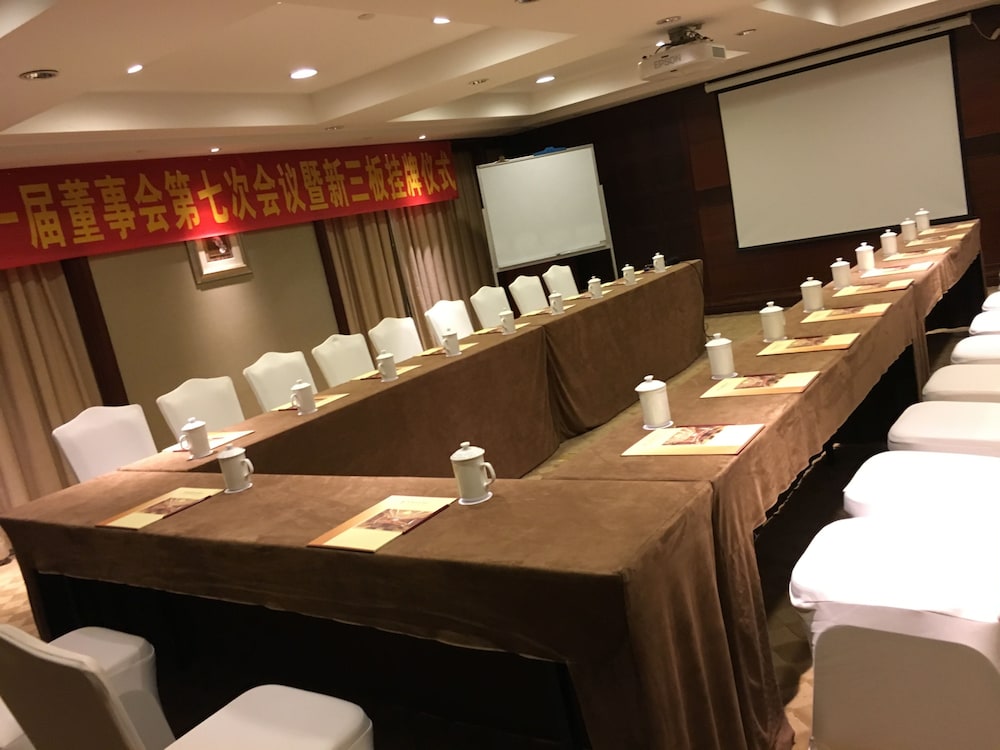 GRAND INTERNATIONAL HOTEL 34/46