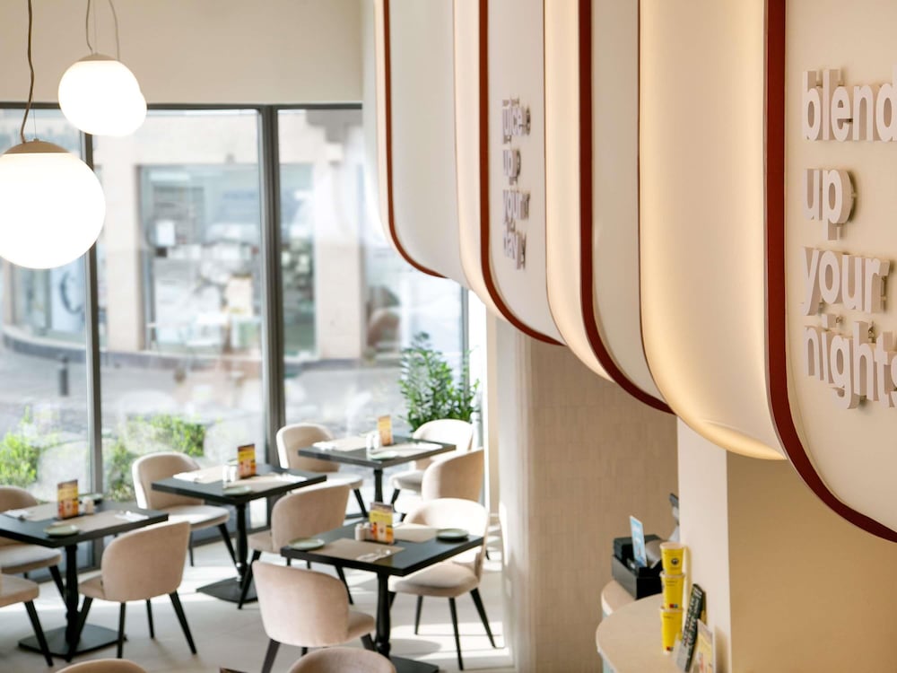 Mercure Larnaca Finikoudes Beach 45/60